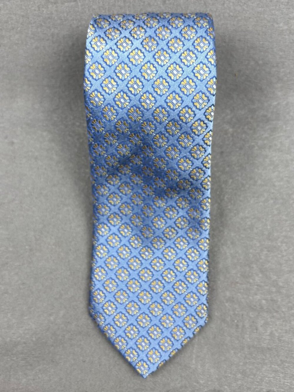 Geoff Nicholson 100% Silk Tie Blue Gold Medallion Made Italy 3.5" Luxury